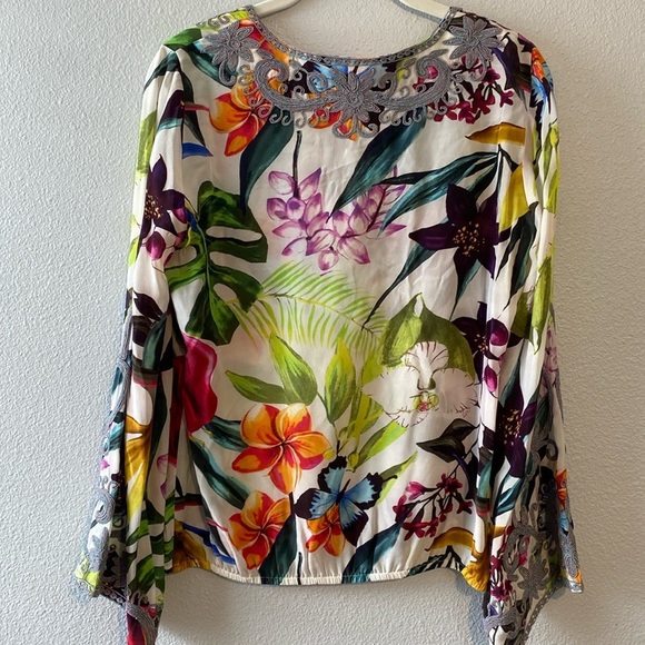 Silk blouse
TAJ by Sabrina Crippa - Picture 5 of 5